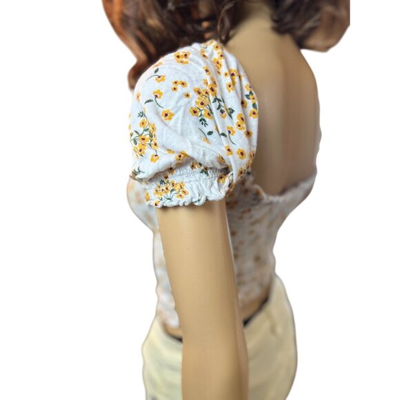 (6 for $25) Heart & Hips Smocked Floral Princess Sleeve top Size Medium - Picture 4 of 7